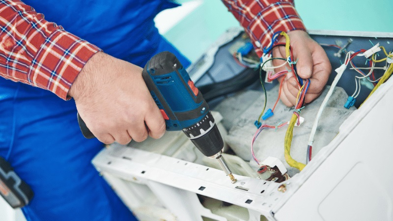 Kızılcahamam Smeg Smeg çamaşır makinesi kart tamiri – Su almama arızası orijinal parça ile giderildi. - Teknik servis örneği